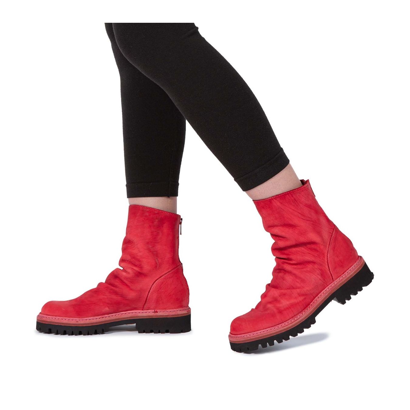 biker in pelle rossa indossate