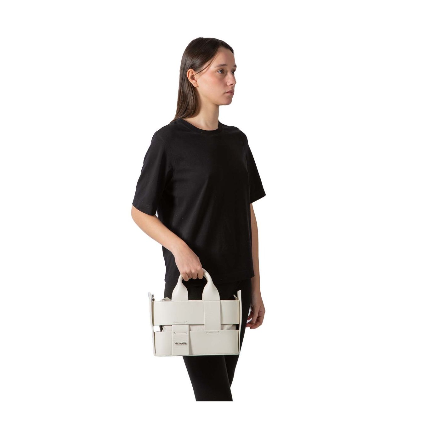 shopper con tracolla panna vic matiè indossata