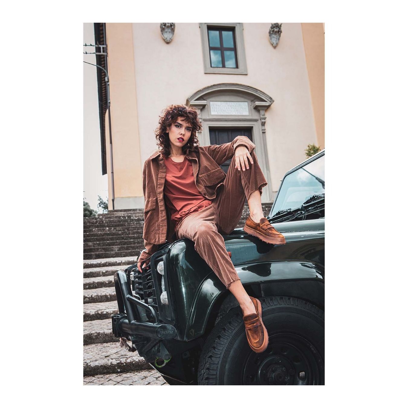 shoto mocassini in pelle cuoio indossati