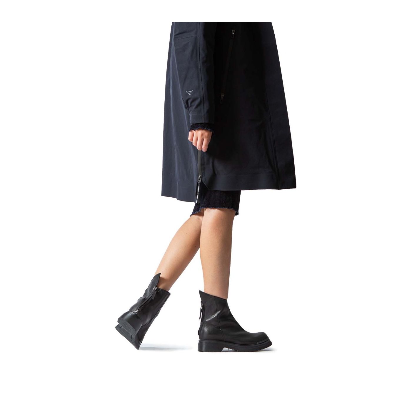 biker asimmetrico in pelle nera indossati