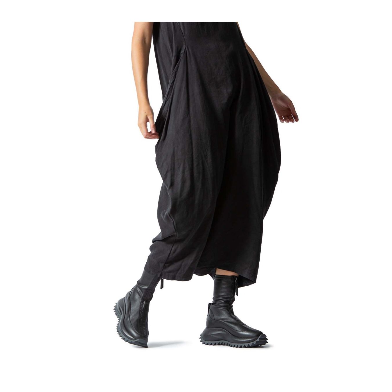 biker con cerniera frontale in pelle nera indossate