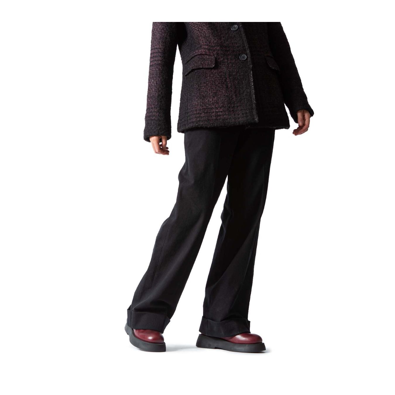 biker con cerniera posteriore in pelle bordeaux indossate
