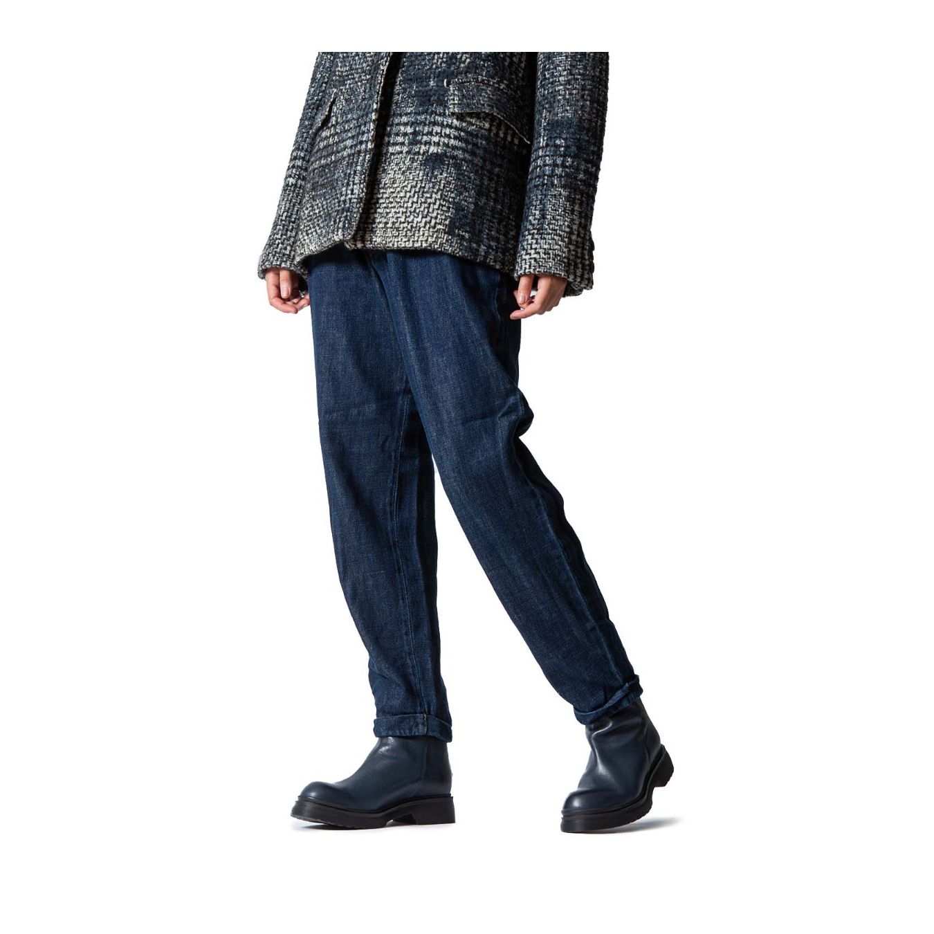 biker in pelle blu con cerniera posteriore indossate