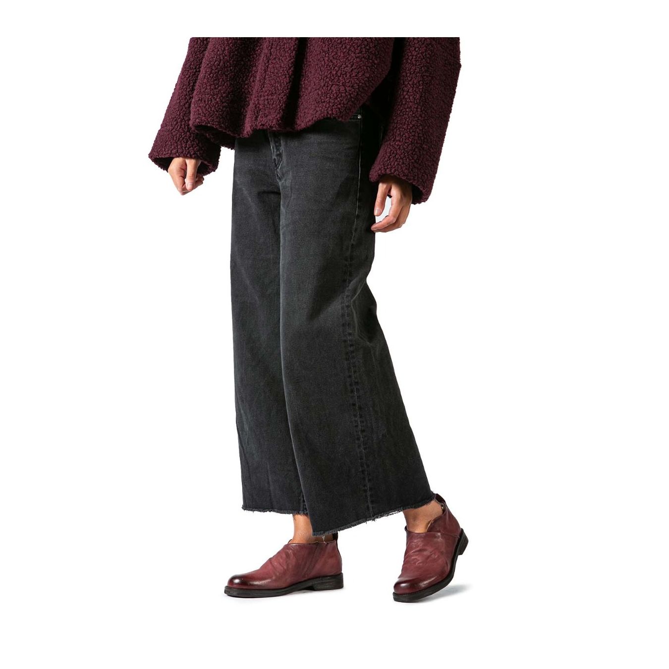 slipon in pelle madera indossati