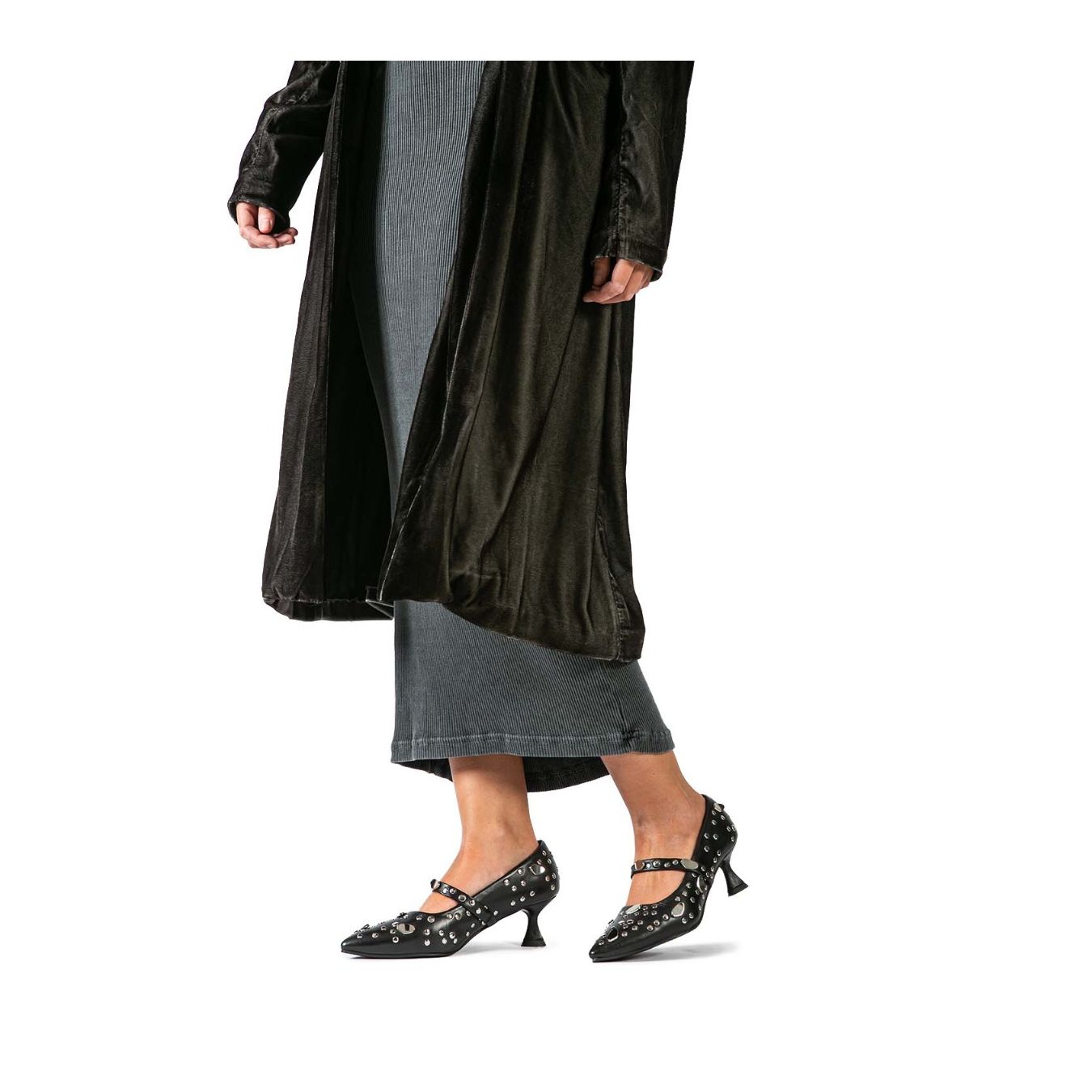 decollete borchie tacco rocchetto nero  indossate