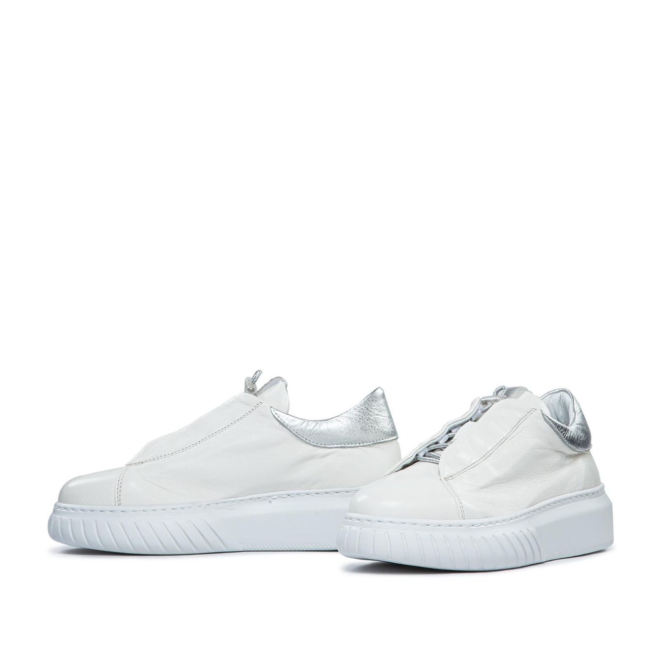 sneakers in pelle bianca con dettaglio argento
