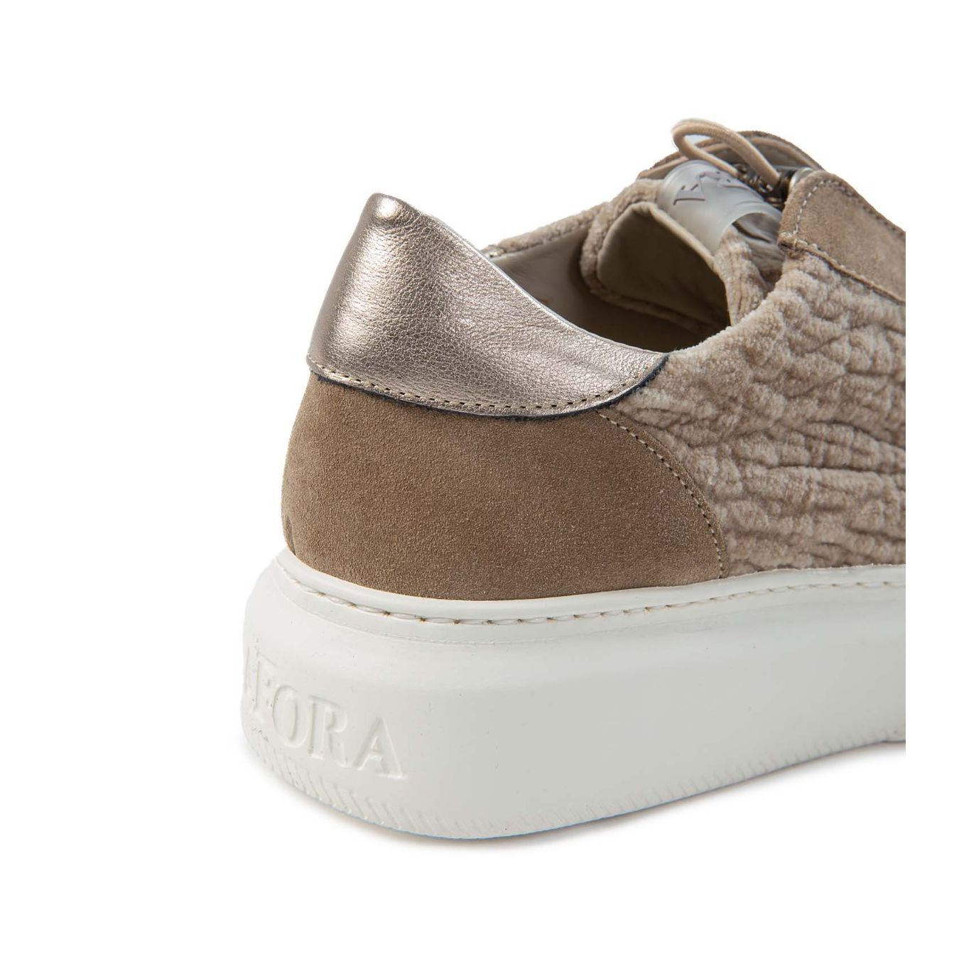 andia fora sneakers IVOR in suede camel dettaglio 