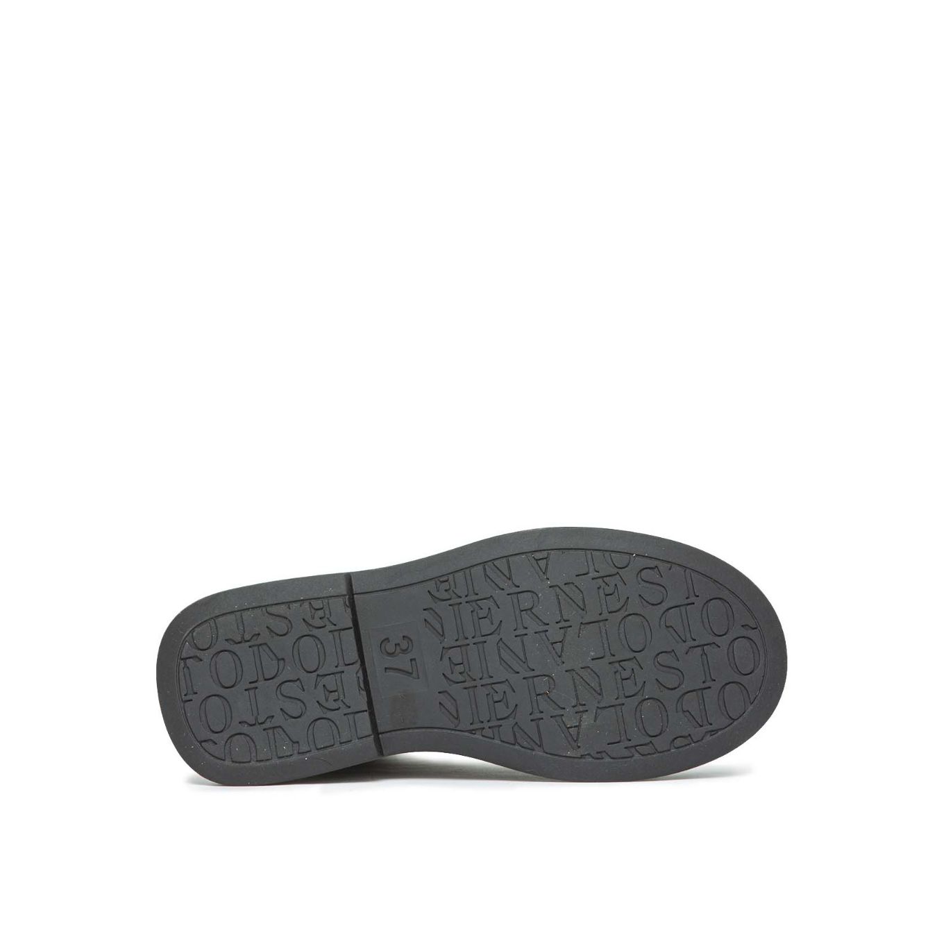 anfibi con passanti di metallo in pelle nera 