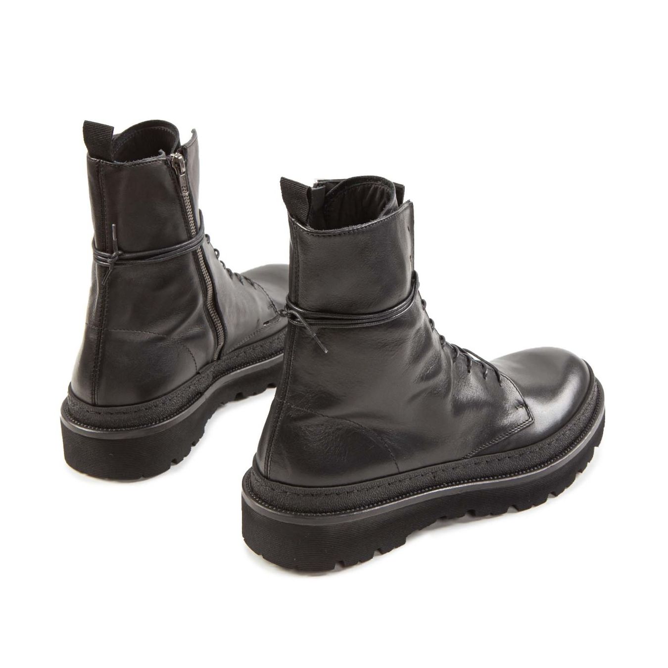 anfibio alto fondo vibram in pelle nera dietro