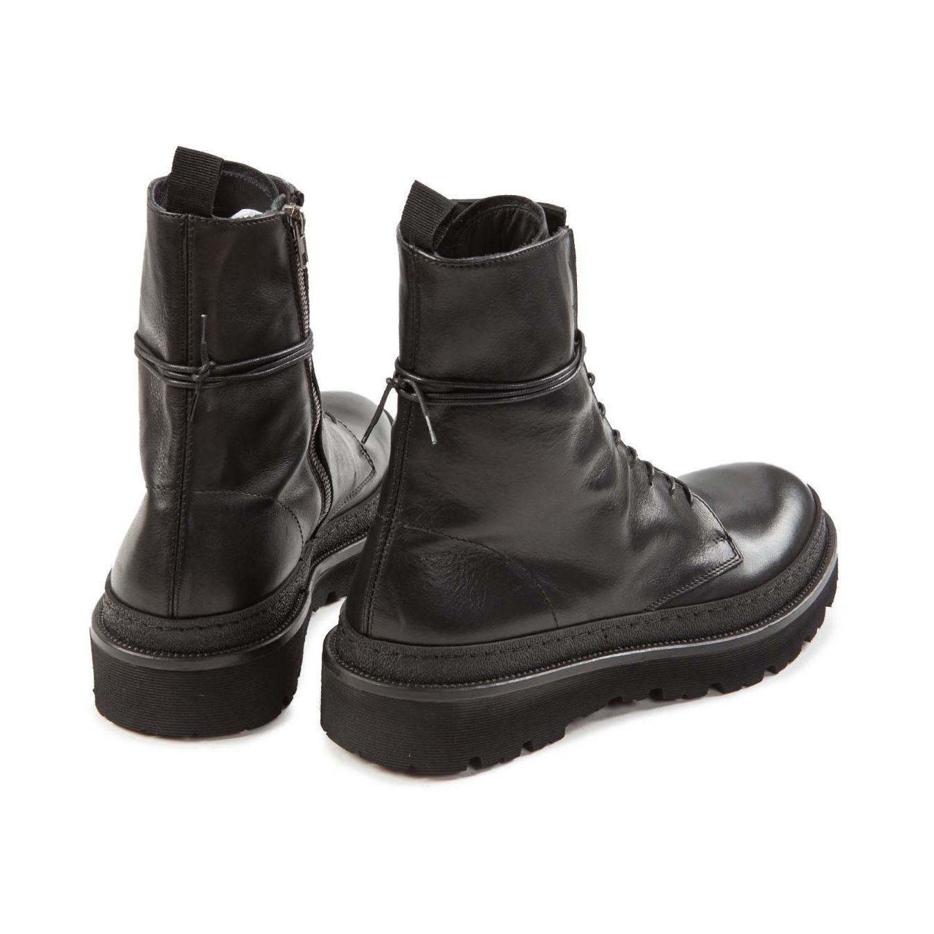 anfibio alto fondo vibram in pelle nera lacci