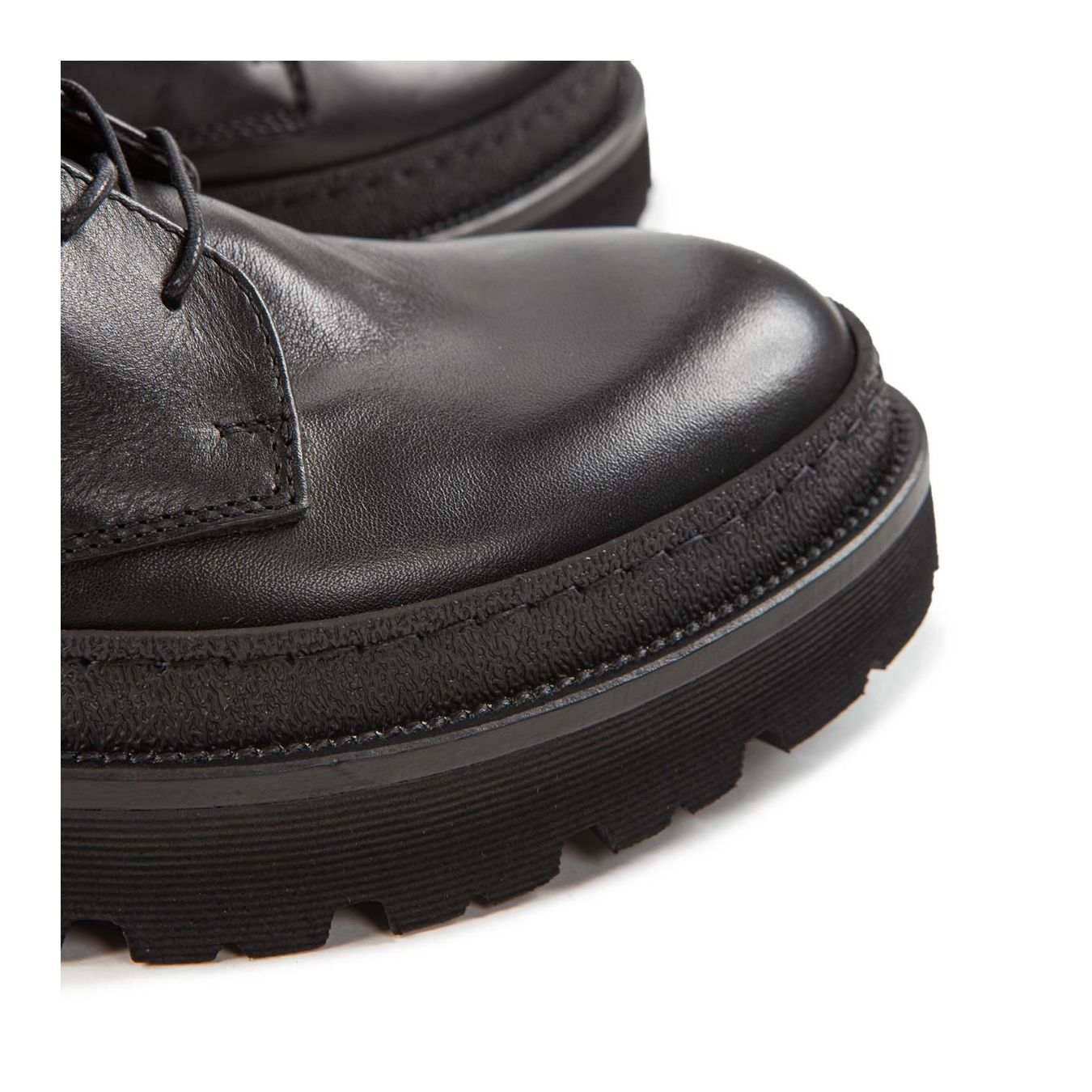 anfibio alto fondo vibram in pelle nera punta