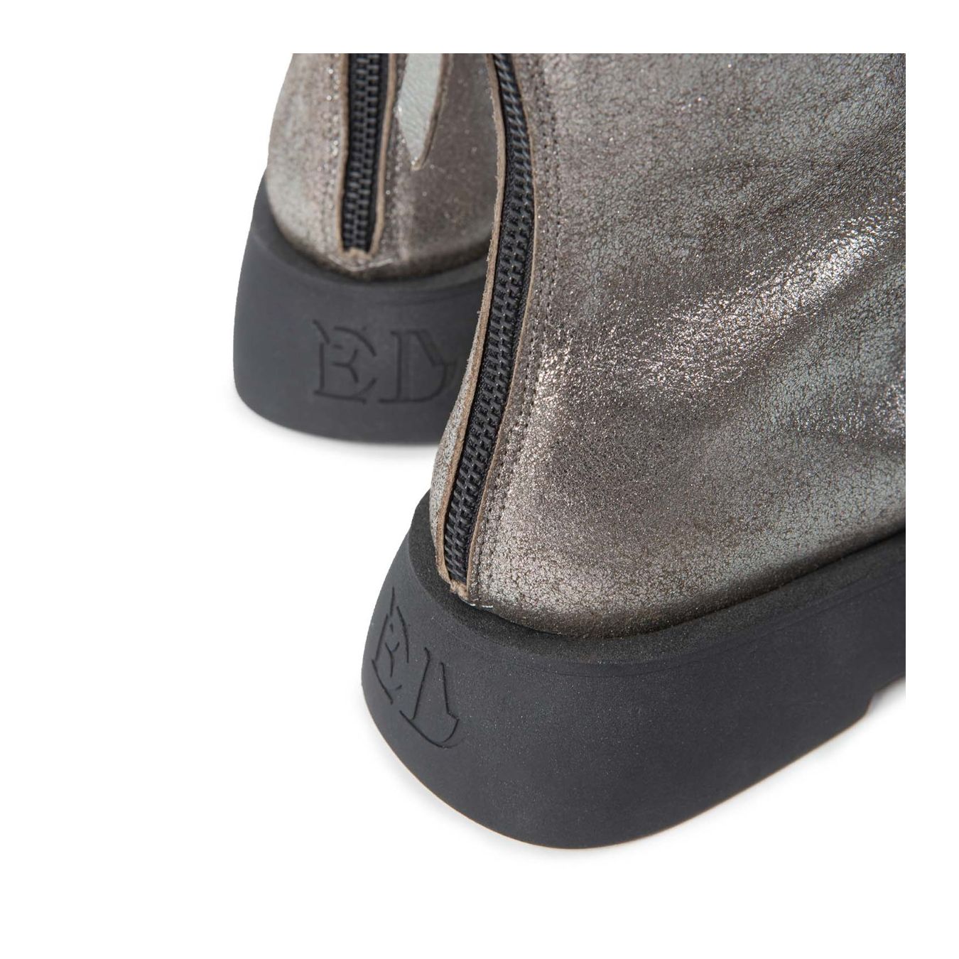 dolani biker in pelle grigio asfalto  dietro