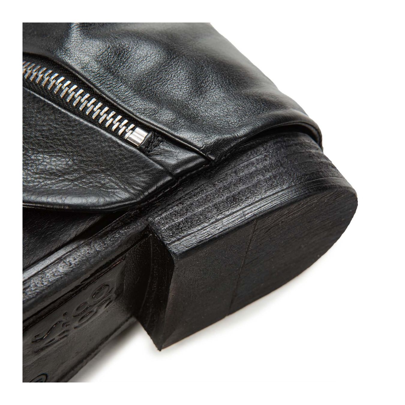 biker vestito in pelle nera  tacco