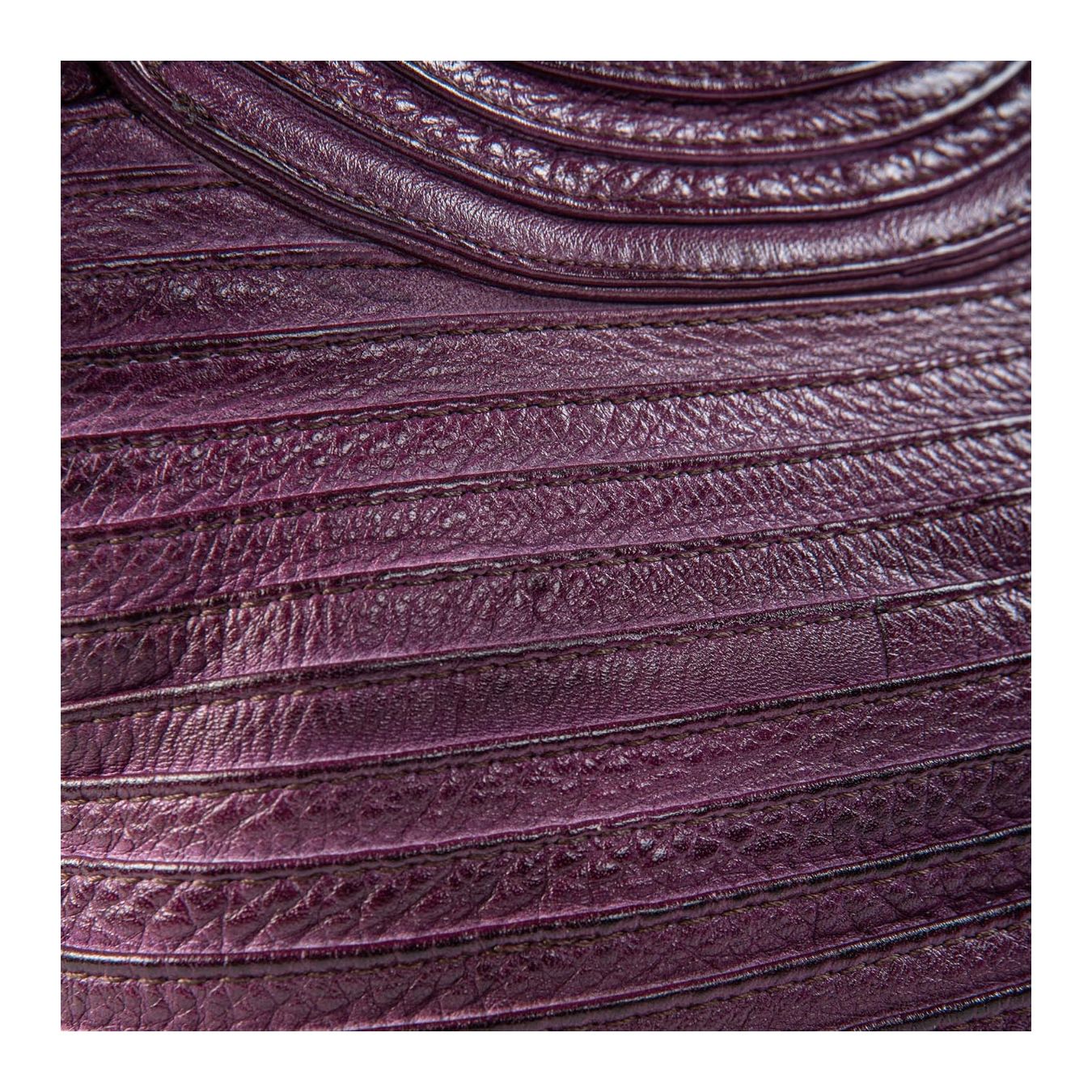 borsa a tracolla in pelle viola majo dettaglio materiale