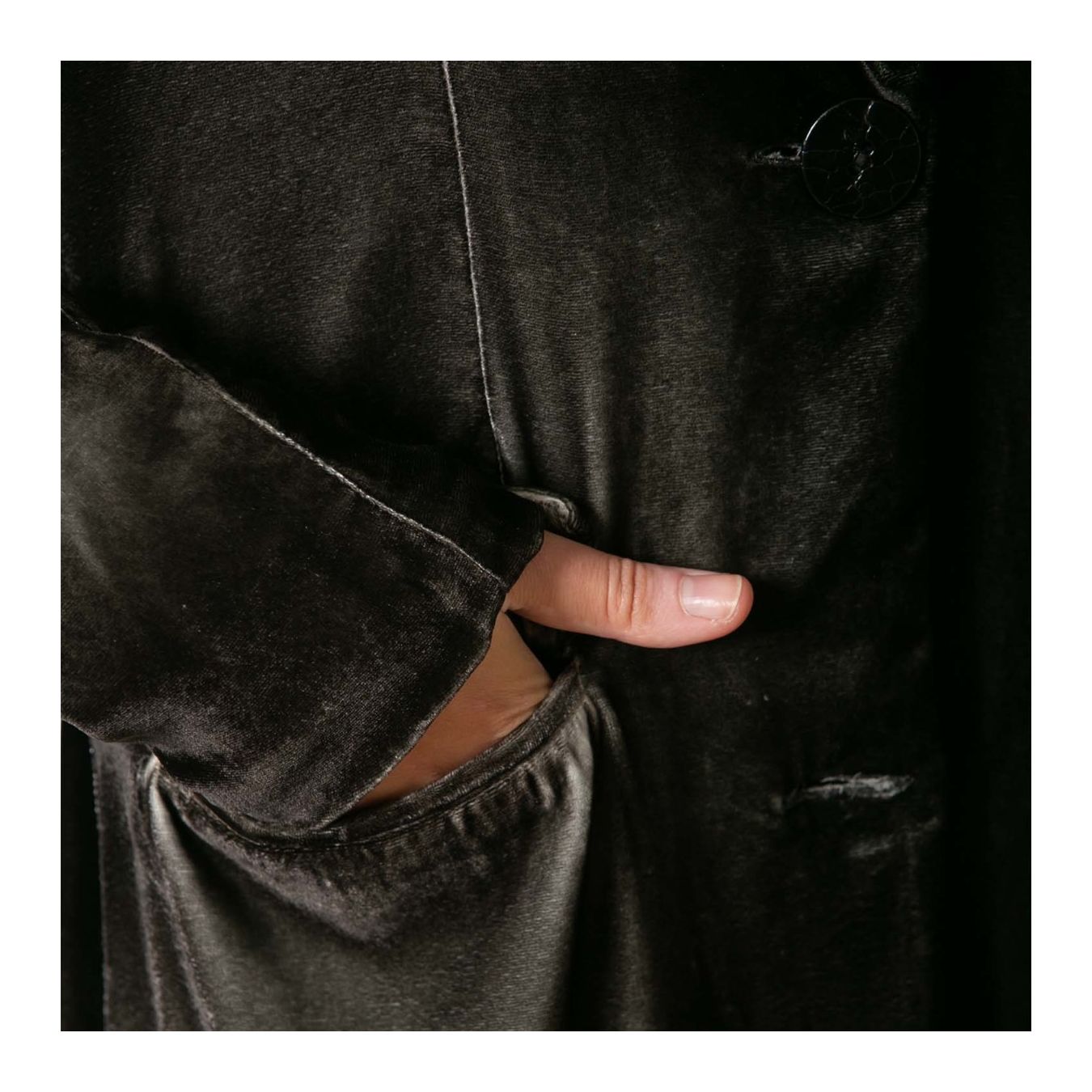 cappotto lungo in velluto nero tasca