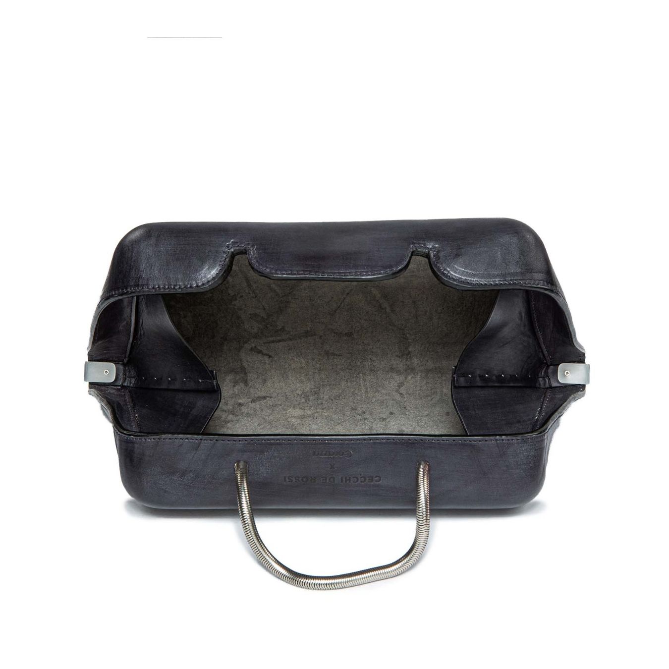 cecchi de rossi clutch BICORNE in pelle nera  aperta 