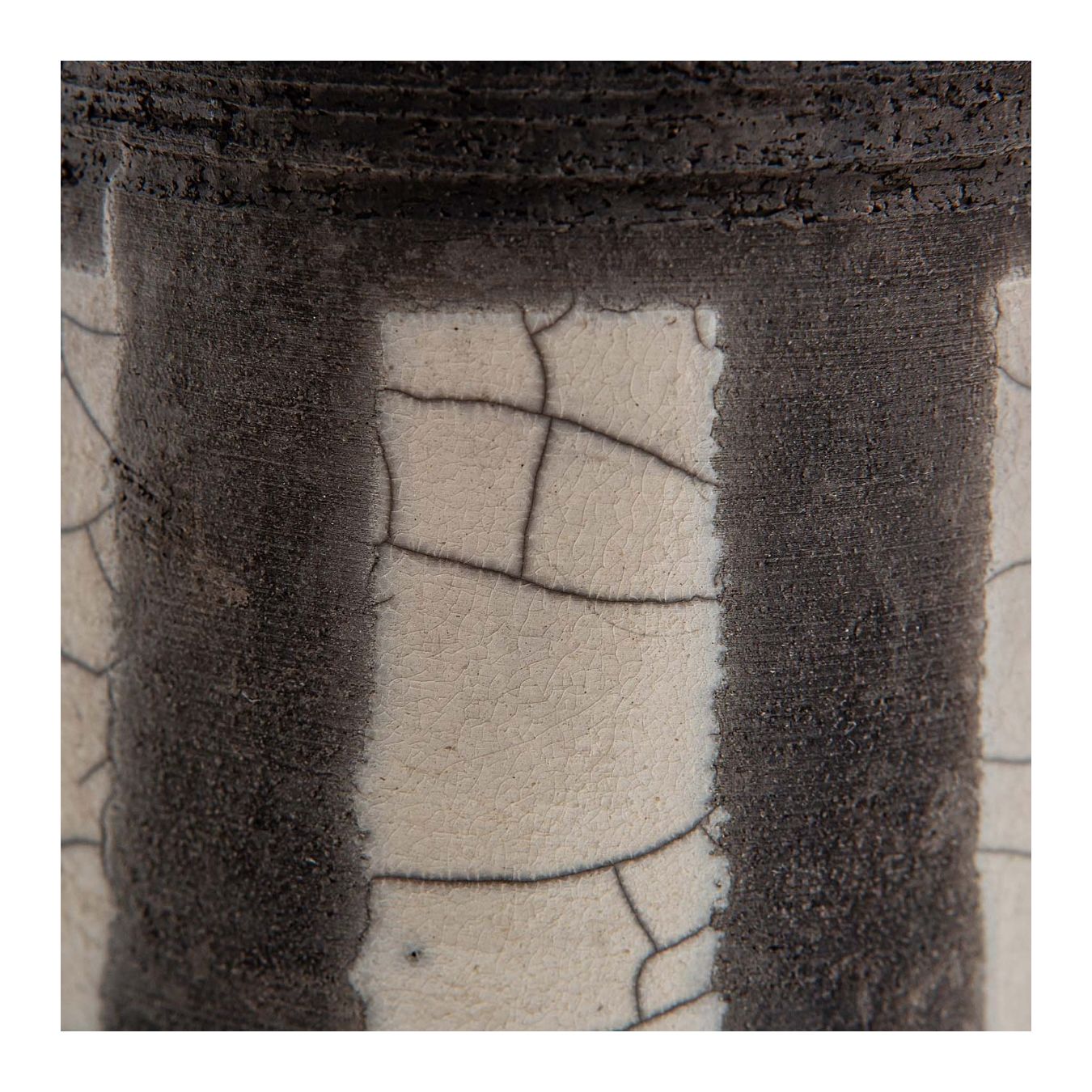 dettaglio vaso in ceramica karin lindstrom