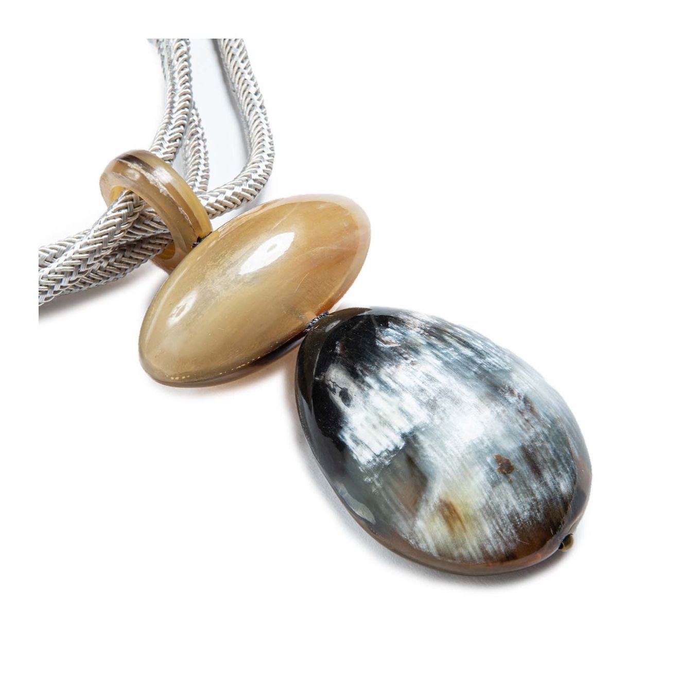 collana corda ghiaccio pietra legno sfumata dettagli