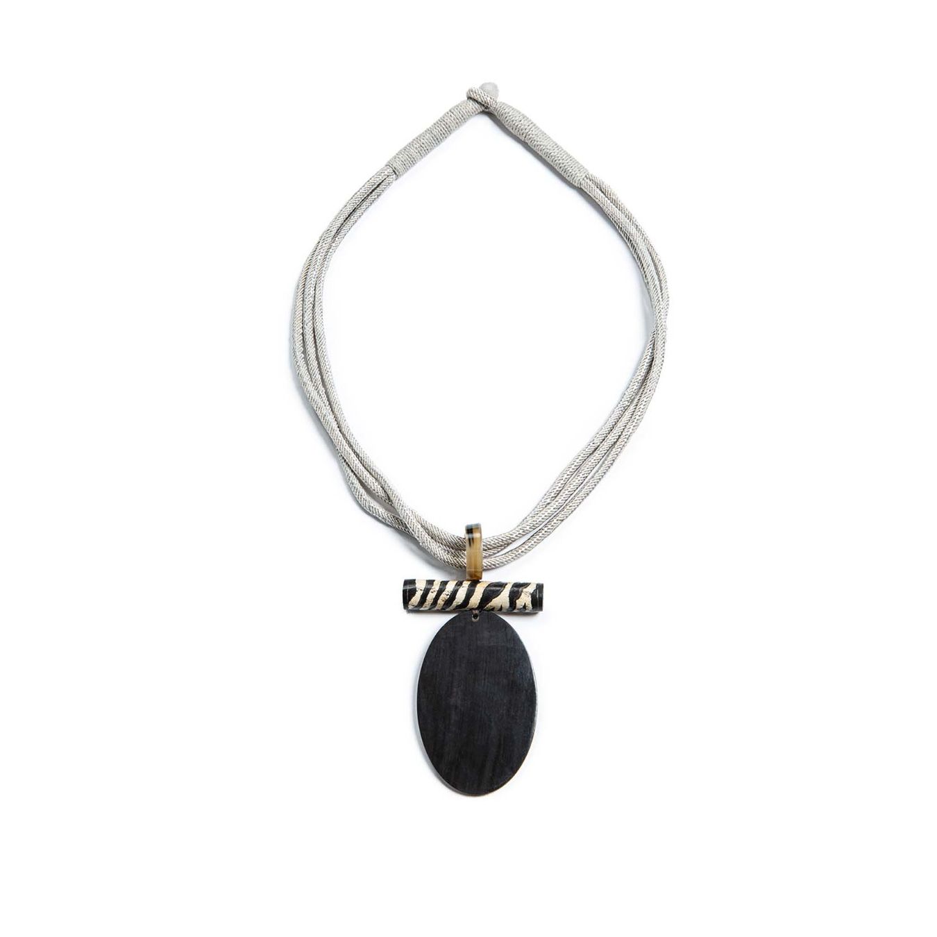 uma collana pendente a goccia 