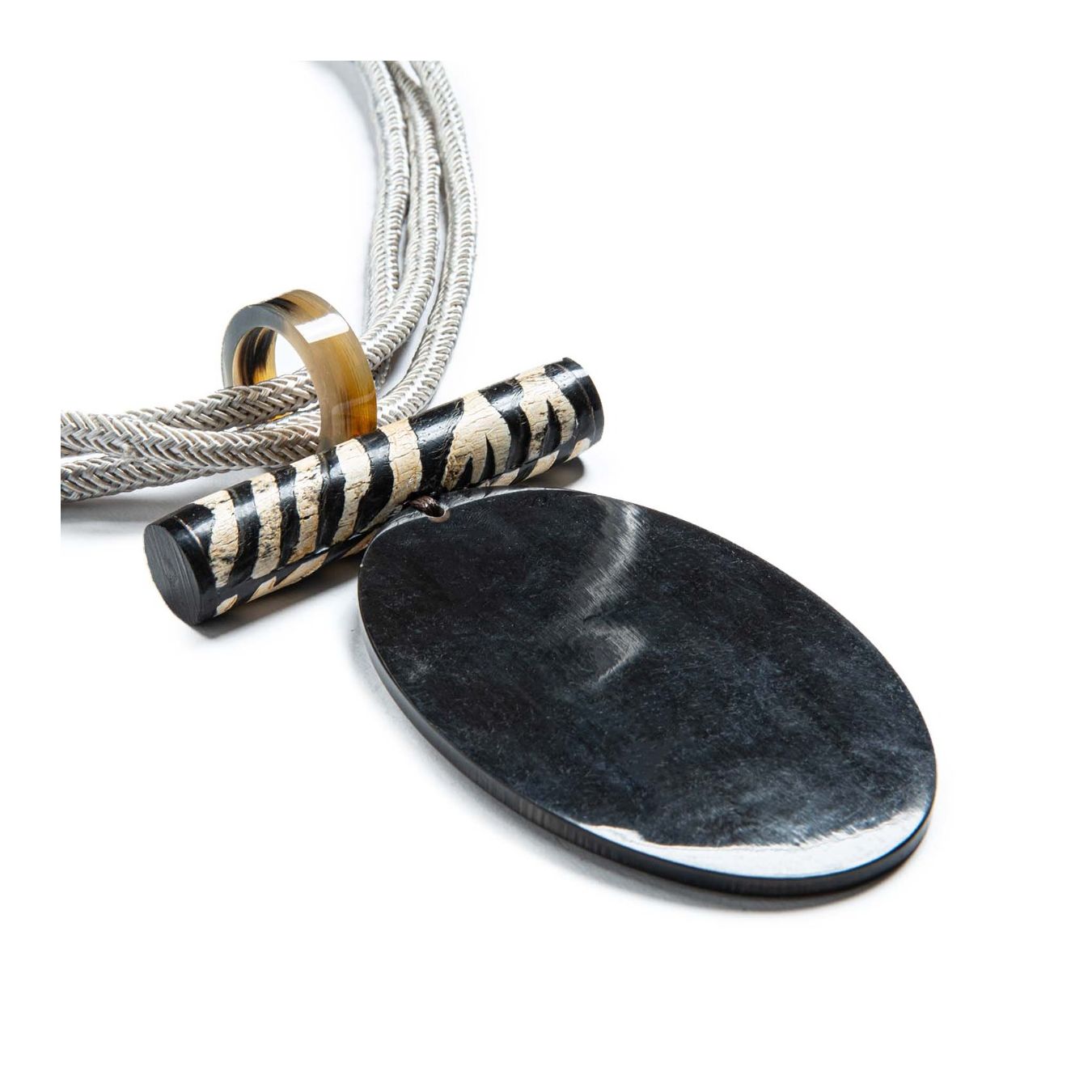 uma collana pendente a goccia cilindro zebrato