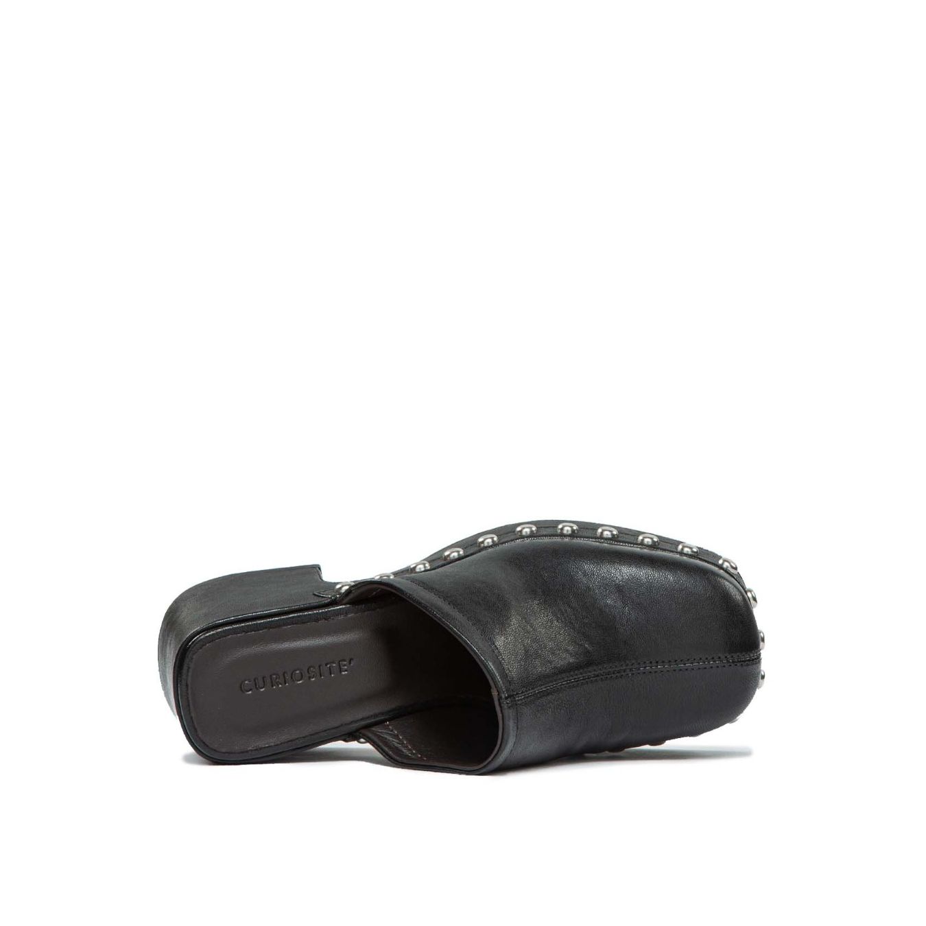 sabot con borchie in pelle nera suola sopra
