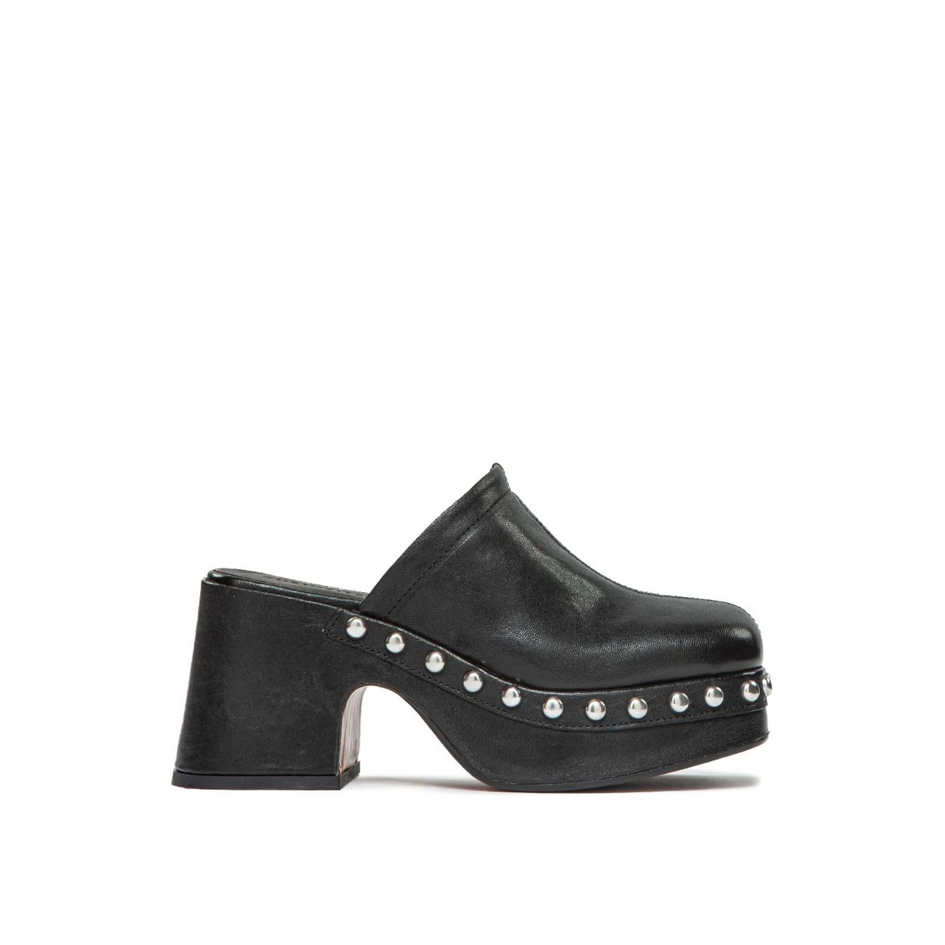 sabot con borchie in pelle nera

