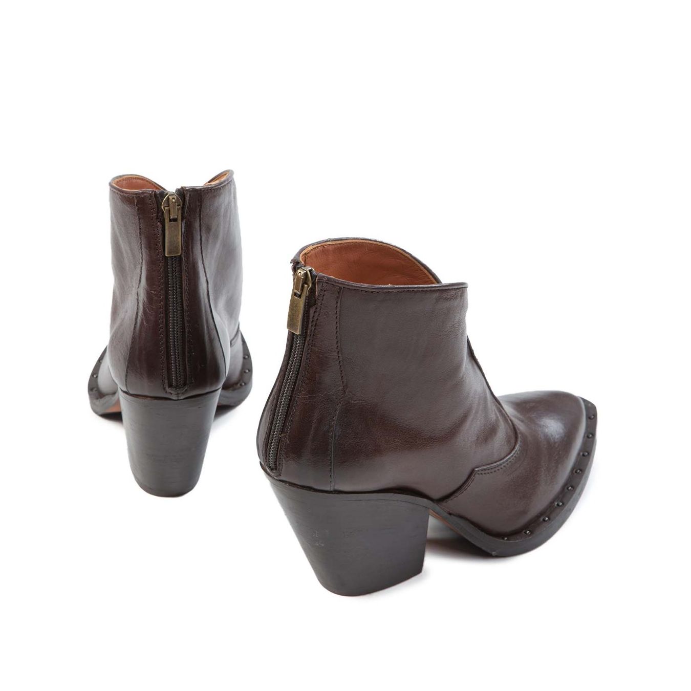 texano con scollo V in pelle marrone  dietro