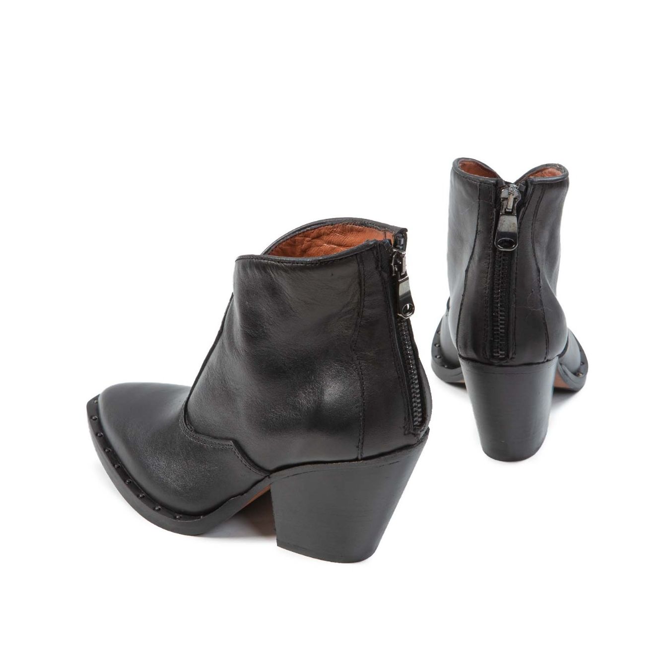 texano con scollo V in pelle nera  dietro