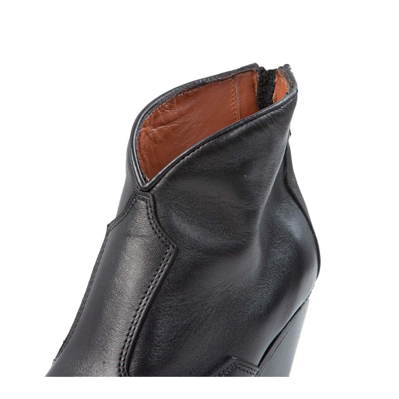 texano con scollo V in pelle nera sopra