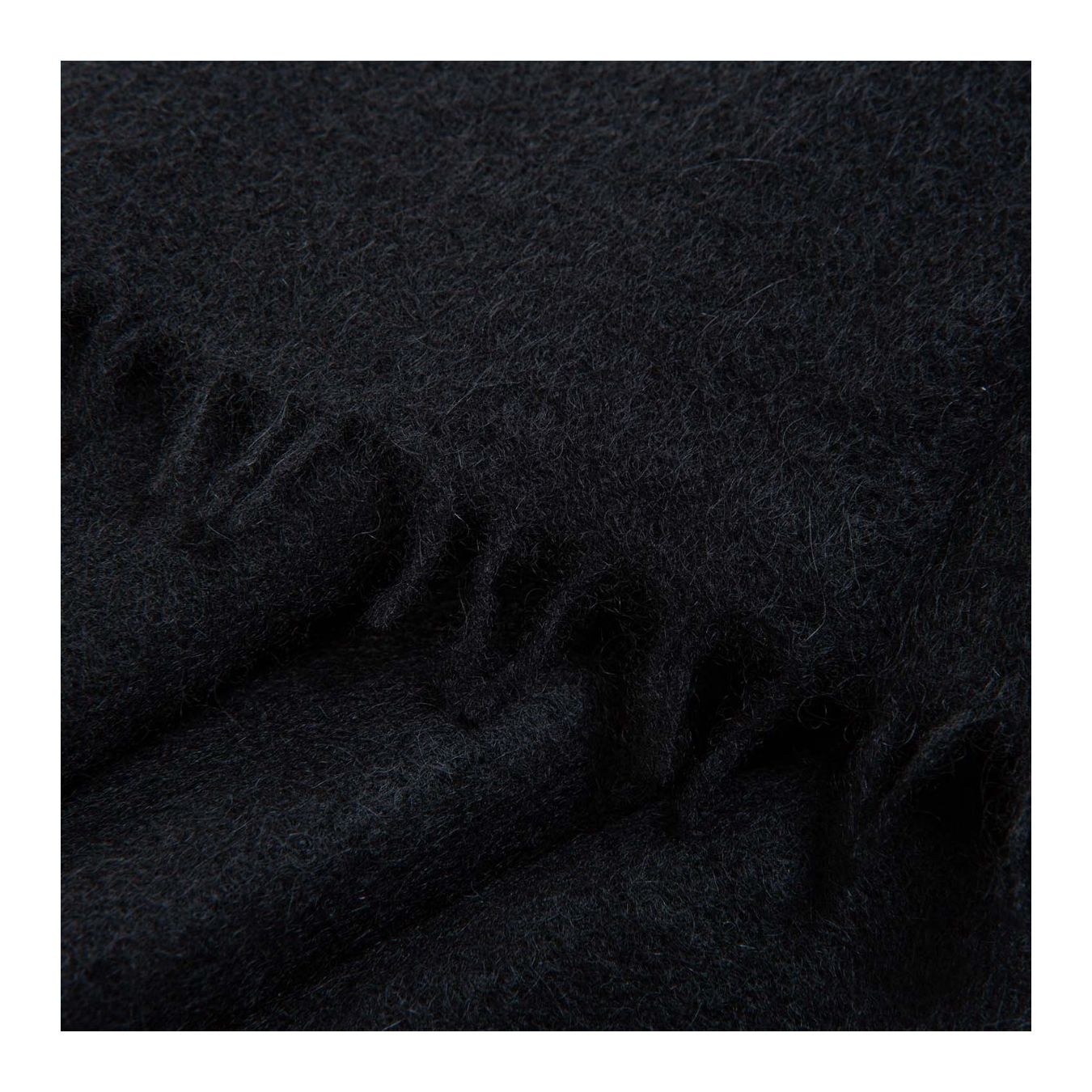 dettaglio sciarpa cashmere nera