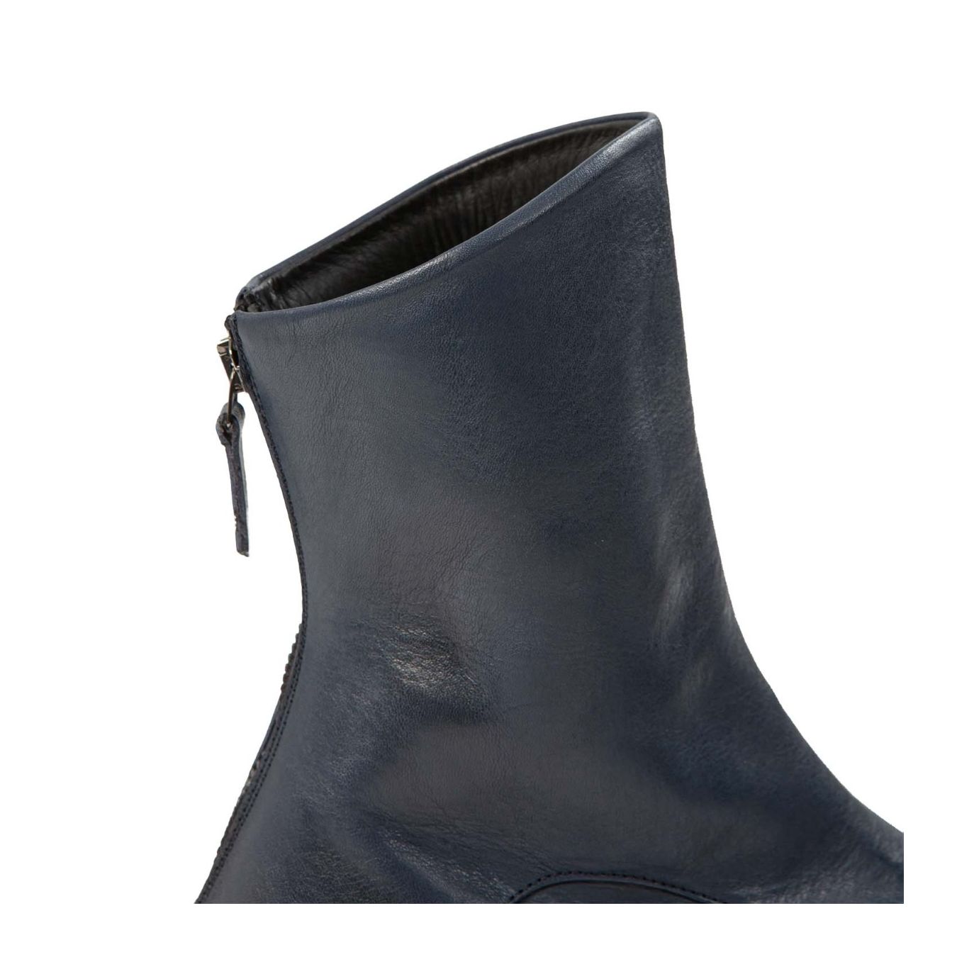 ernesto dolani biker con ghetta in pelle blu sopra
