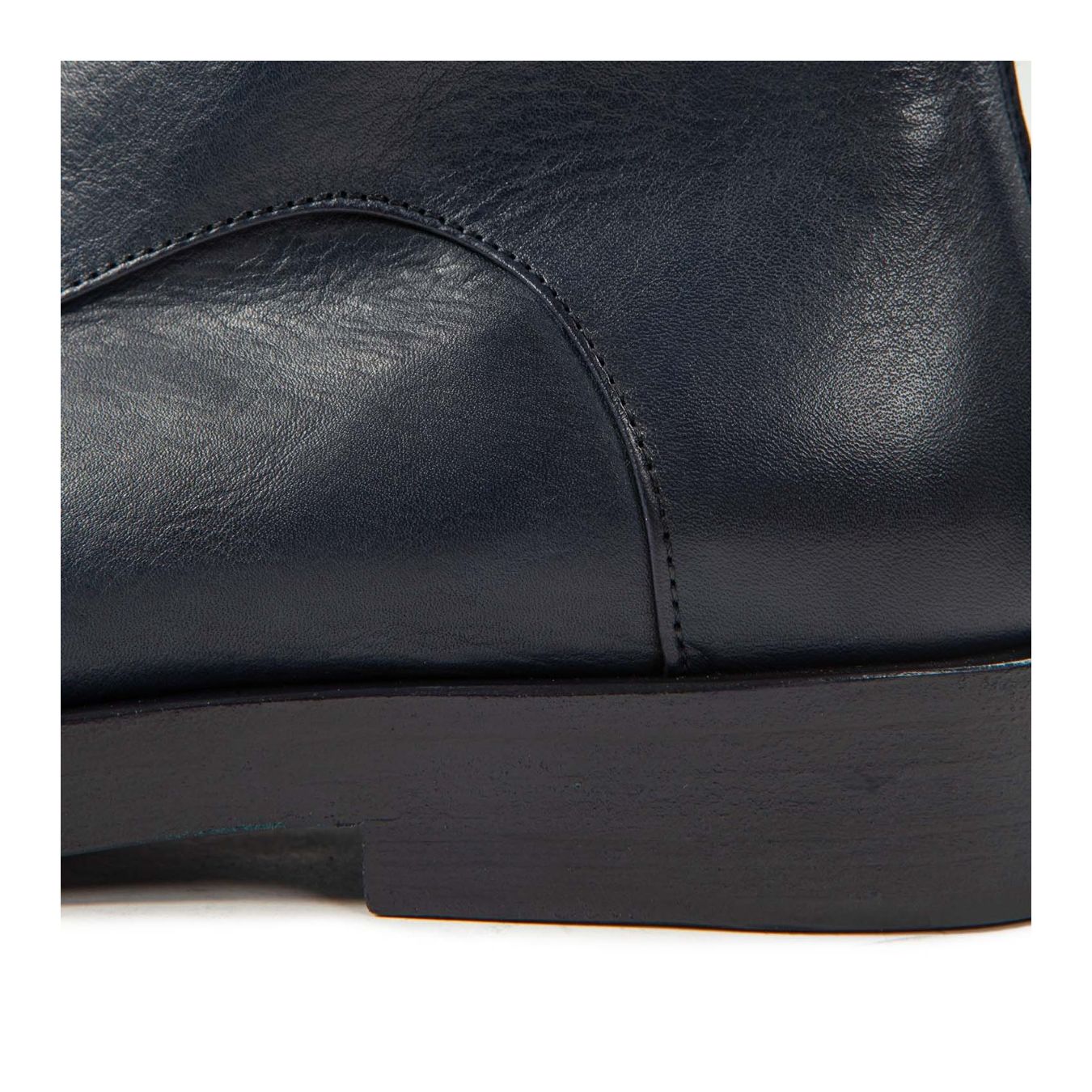 ernesto dolani biker con ghetta in pelle blu sotto