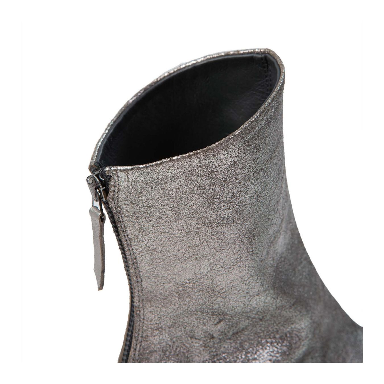 ernesto dolani biker in pelle grigio asfalto 