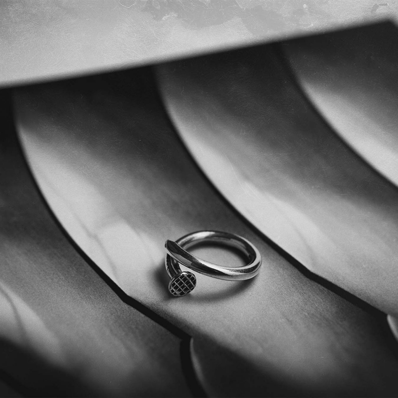 anello artigianale chiodo in argento