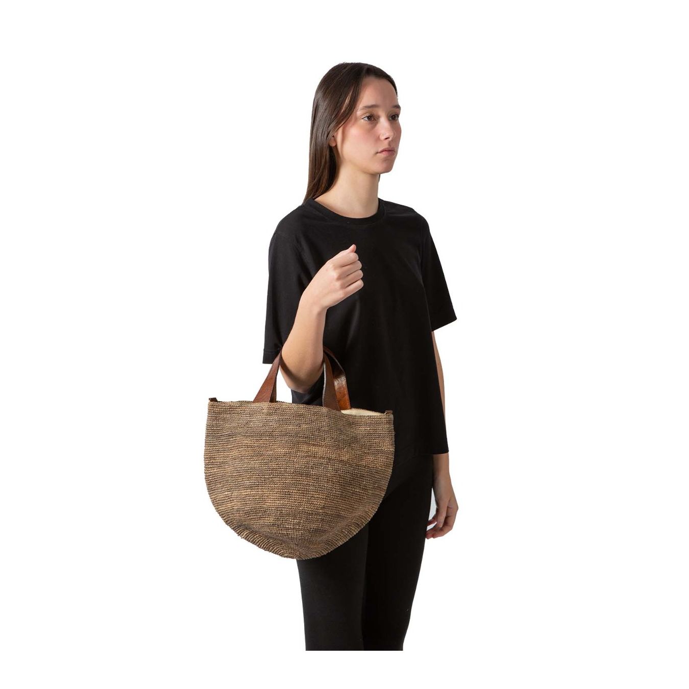 ibeliv shopper MIROZY in paglia dark tè indossata