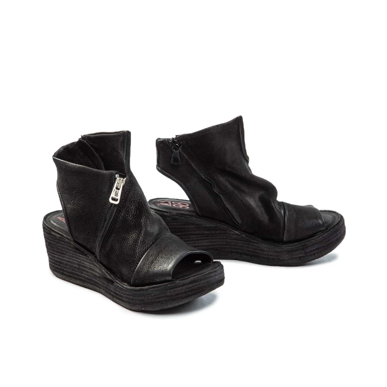 zeppe asimmetriche NOA in pelle nera lato