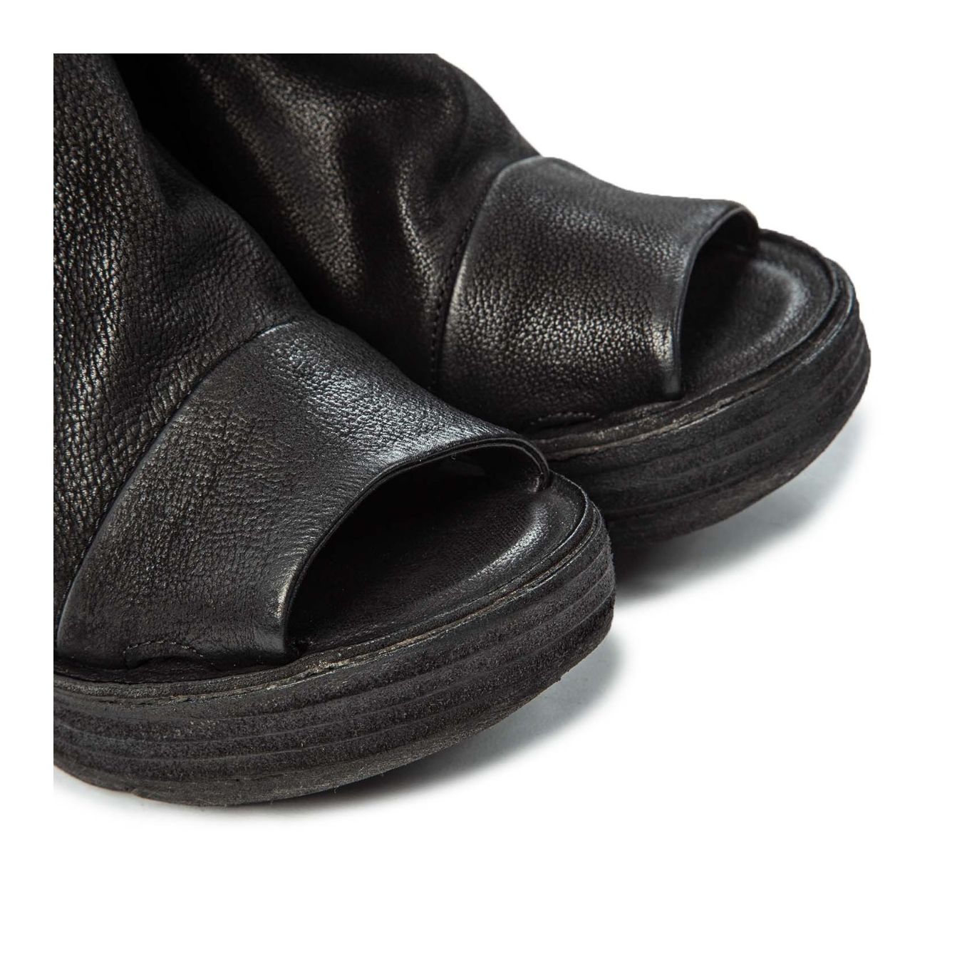 zeppe asimmetriche NOA in pelle nera davanti