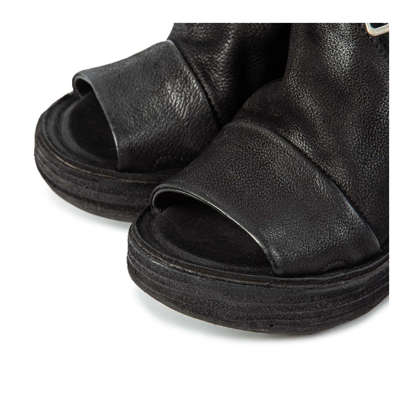 zeppe asimmetriche NOA in pelle nera punta