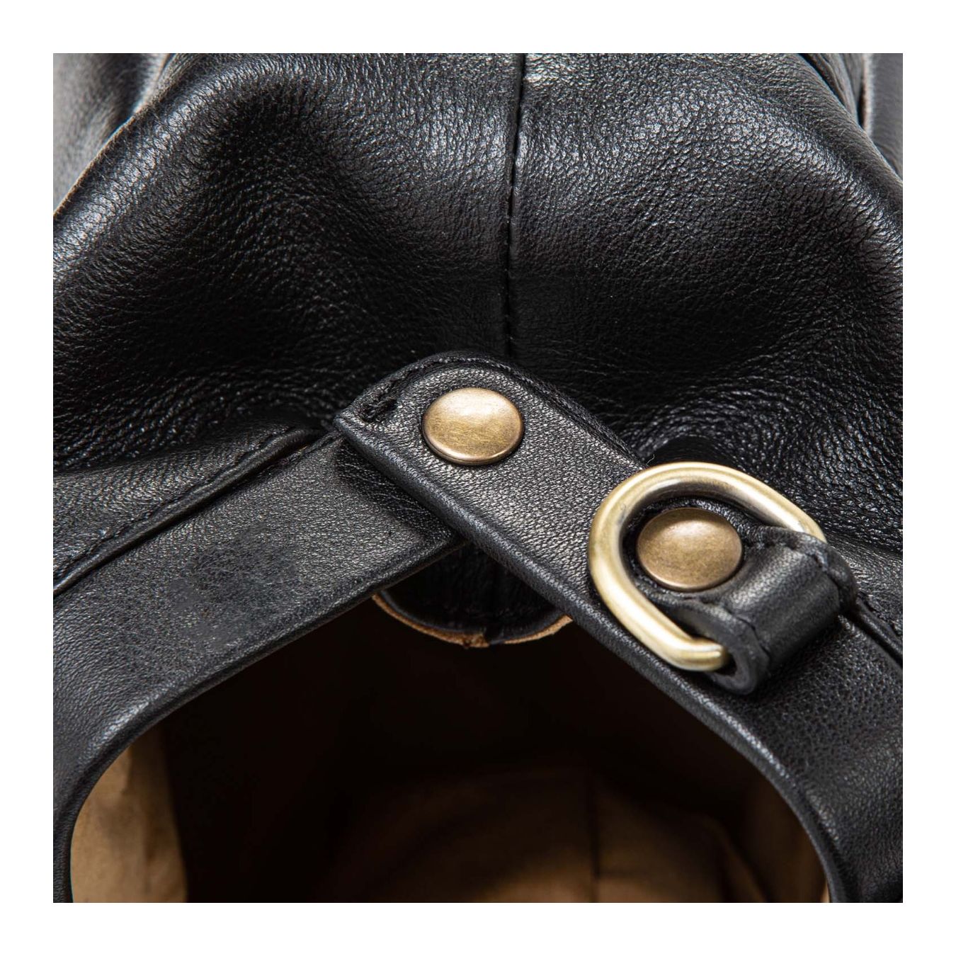 zaino in pelle nera