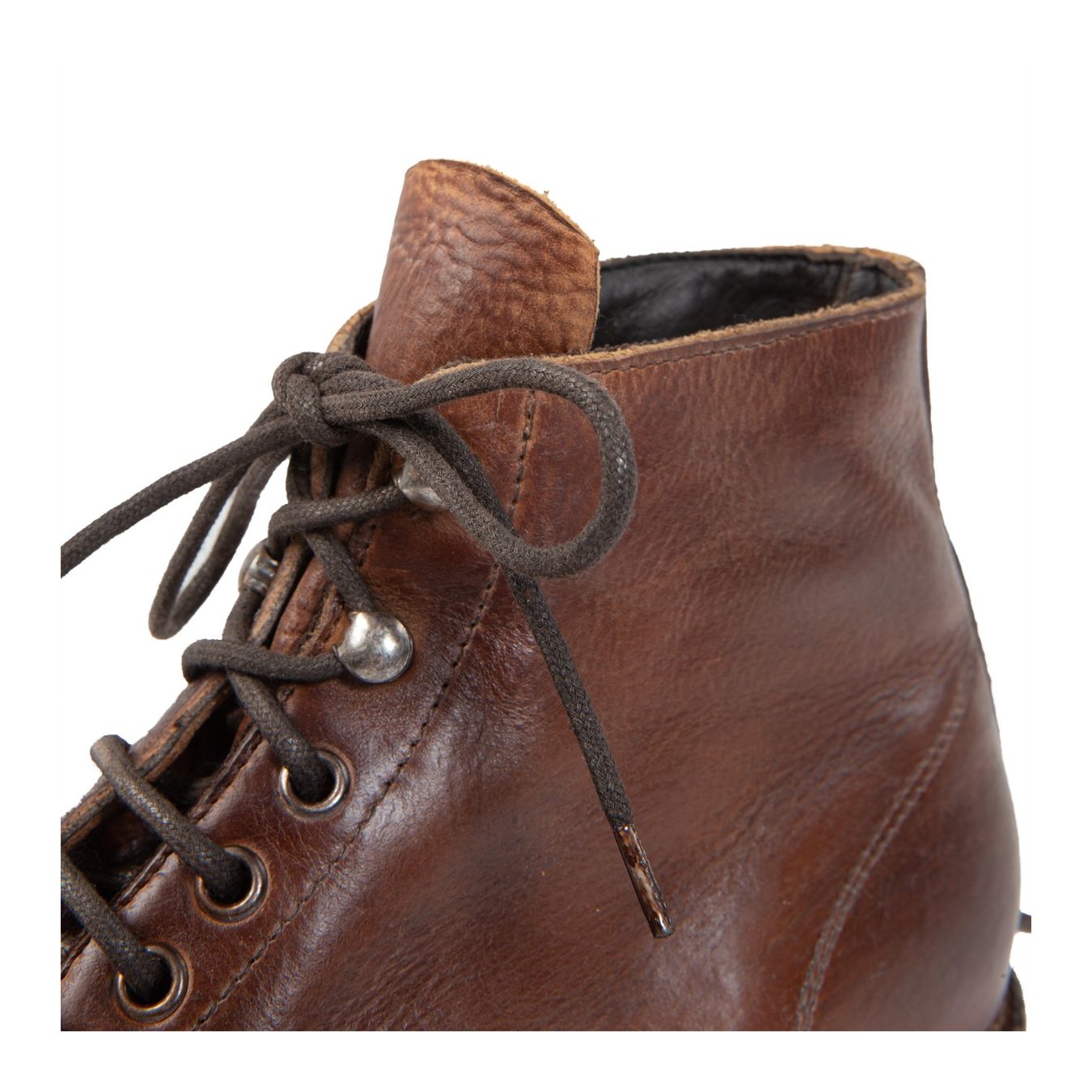 stivaletto in pelle marrone dettagli
