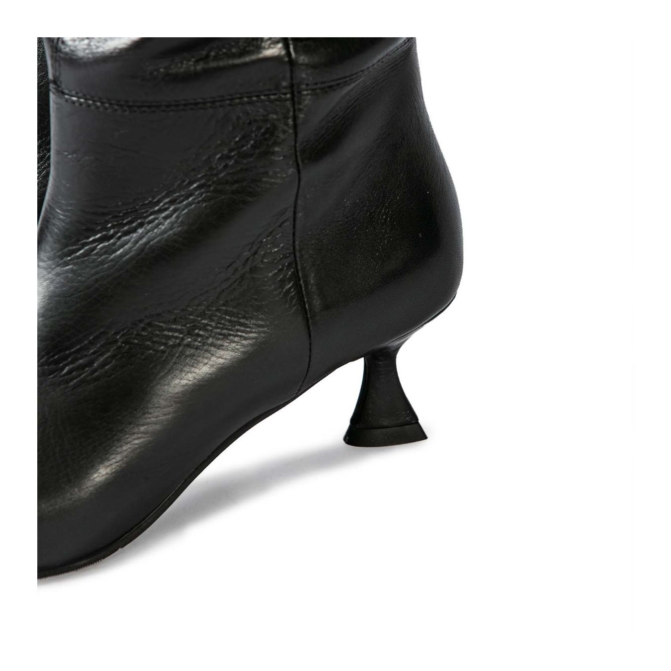 stivali tacco rocchetto in pelle nera  tacco