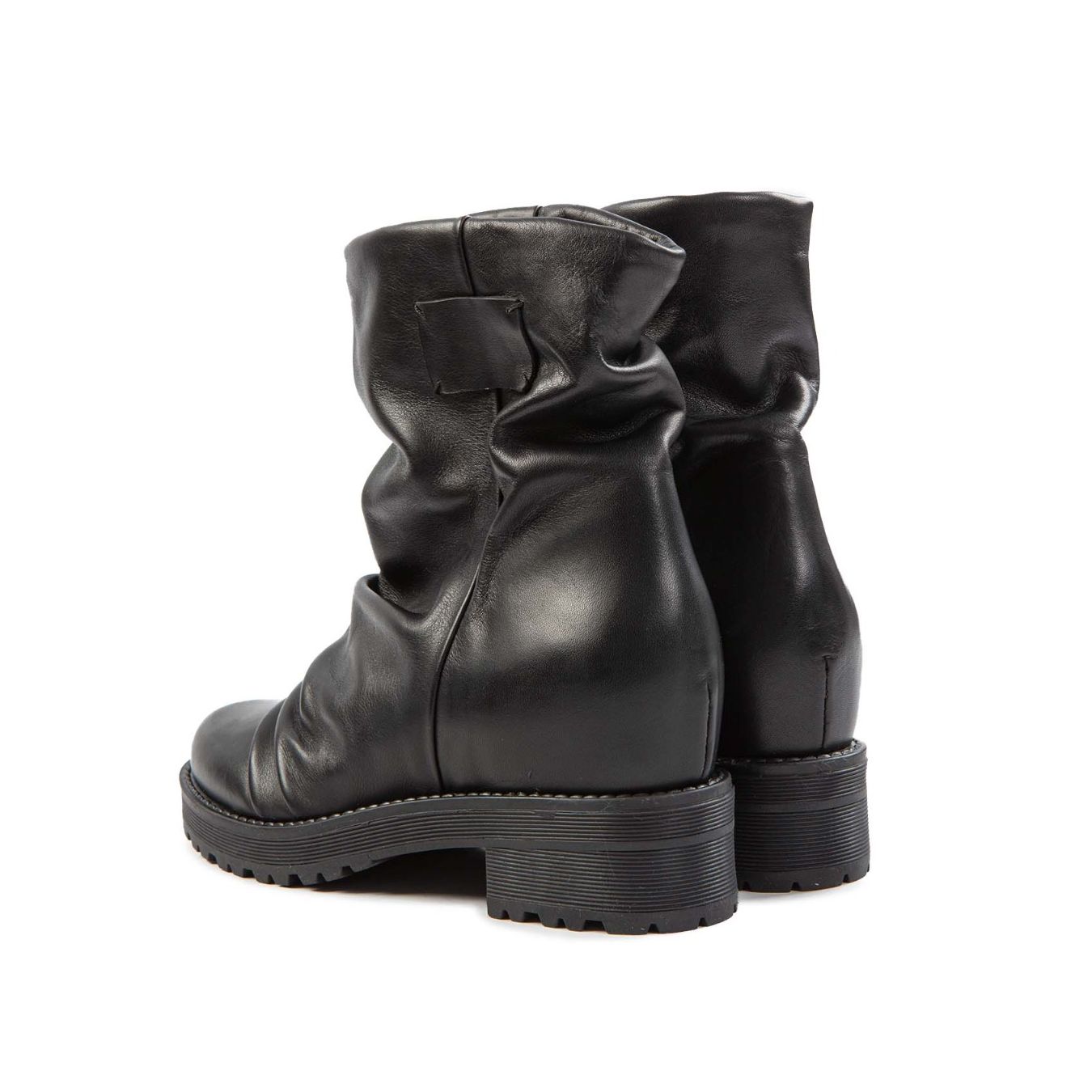 biker arricciato in pelle nera dietro