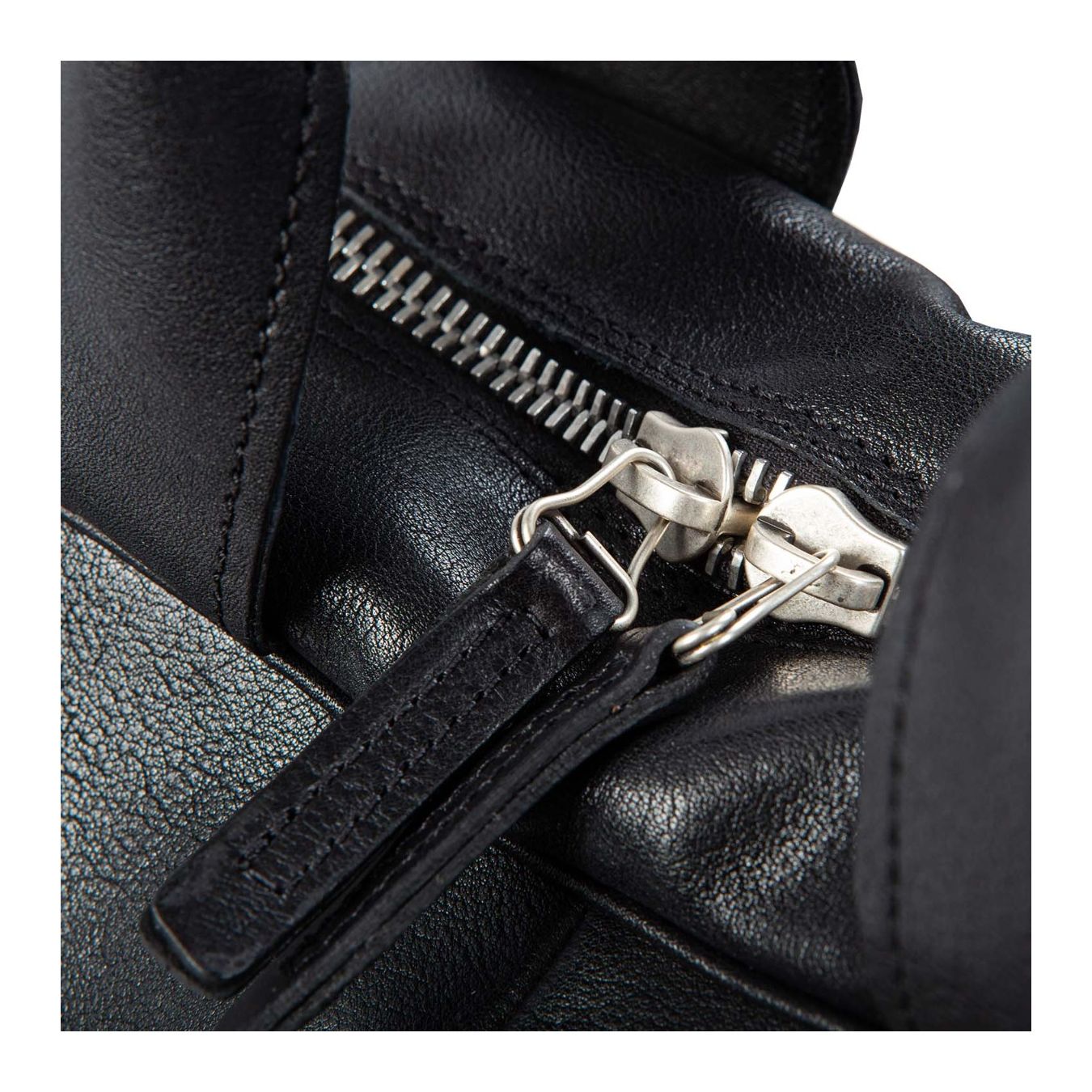 cartella tasche esterne in pelle nera chiusura