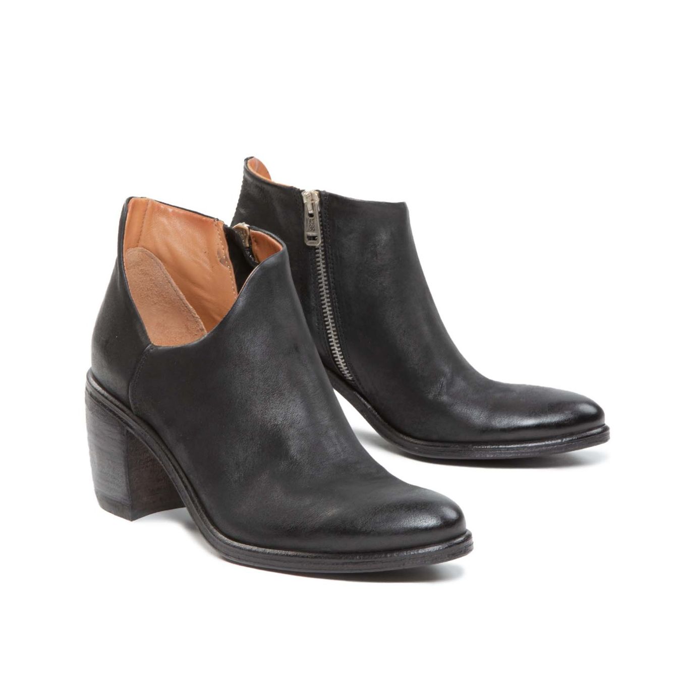 accollato RITHM in pelle nera 