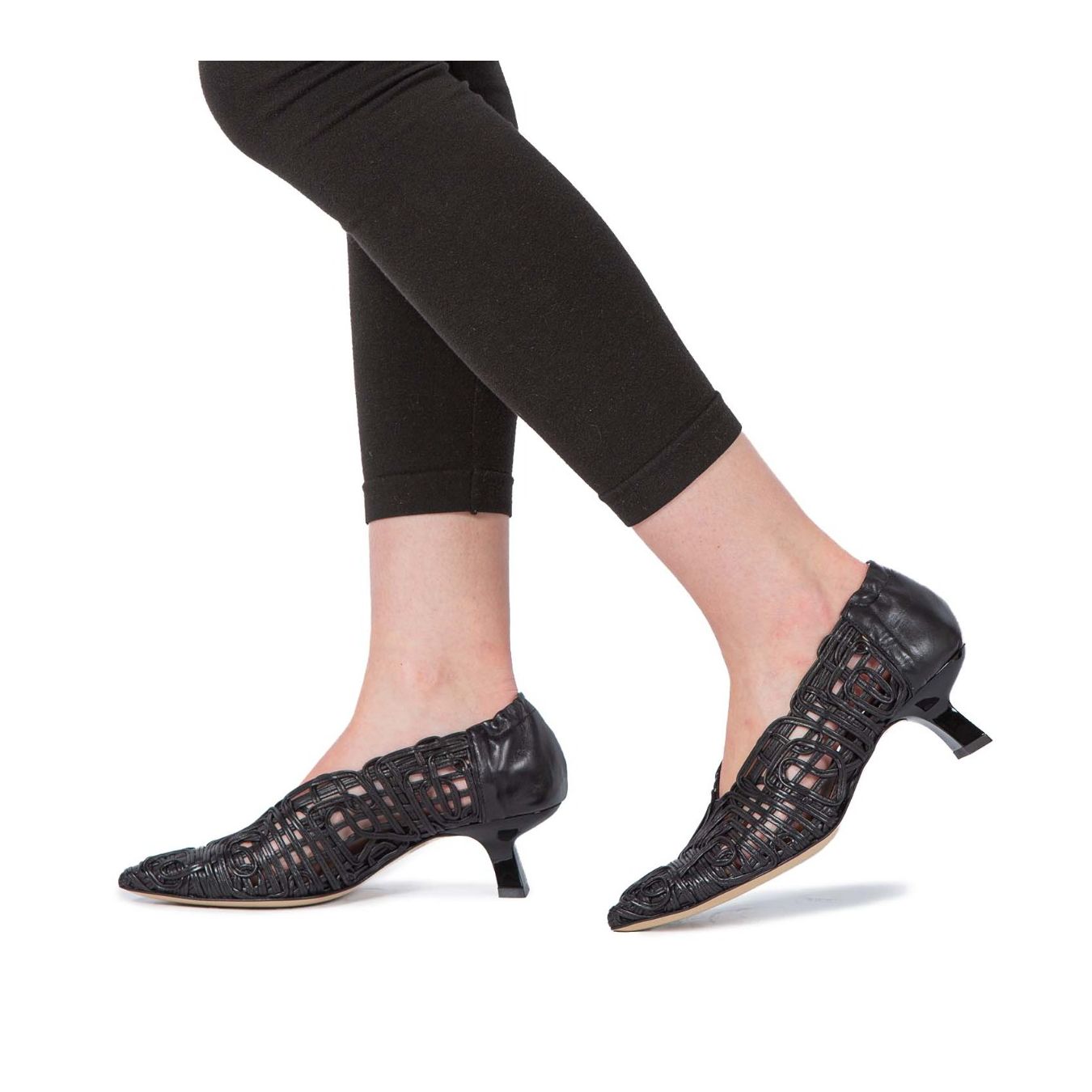 ixos decollete in pelle intrecciata nera indossate