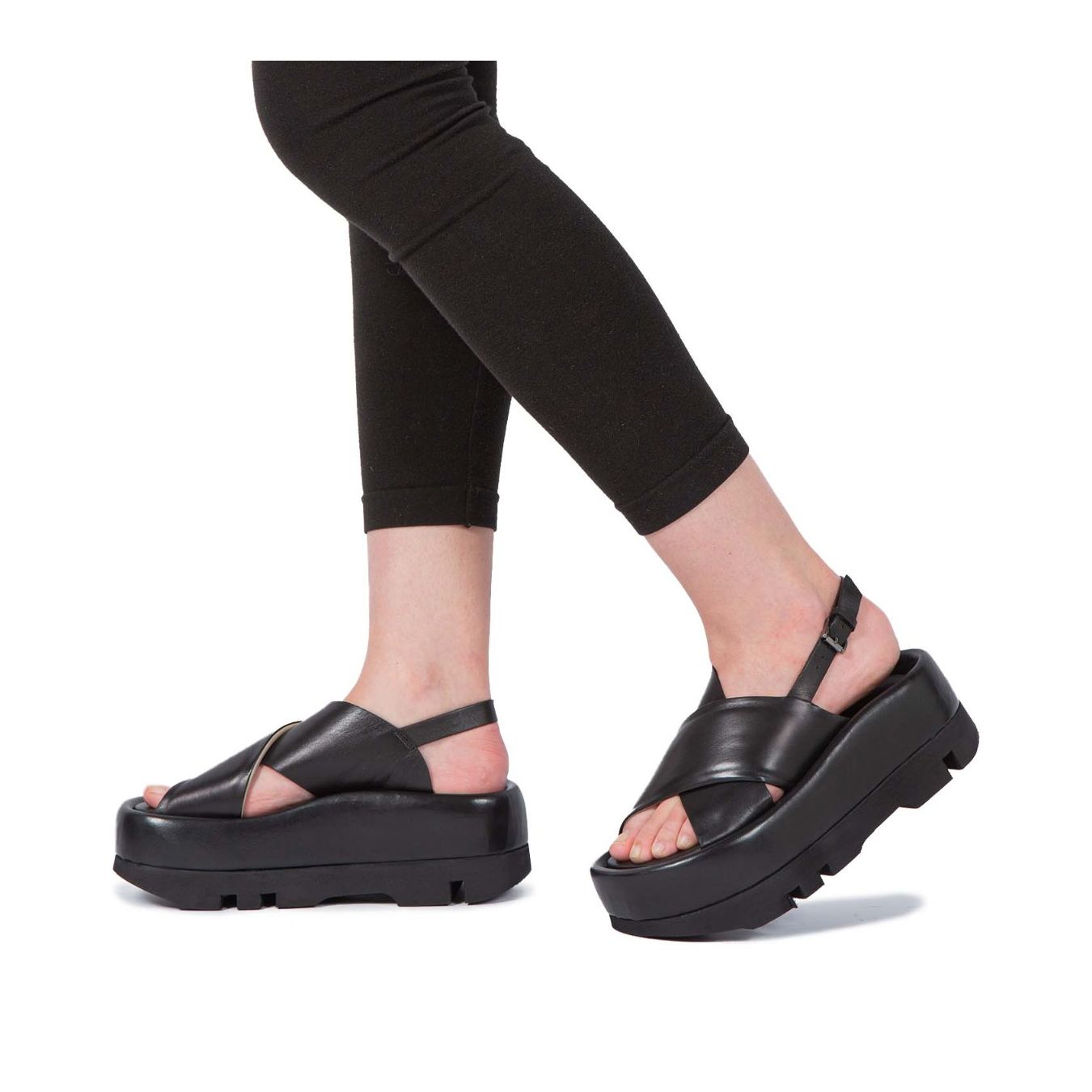 ixos zeppa platform con incrocio in pelle indossata