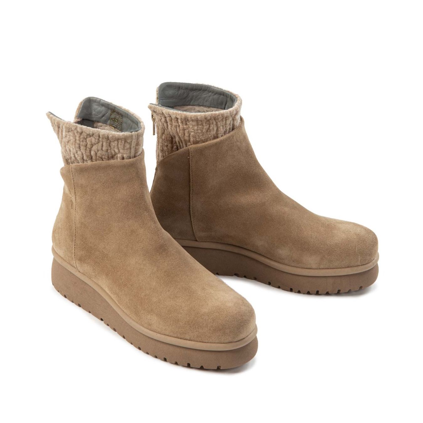 biker YAYA in camoscio camel profilo
