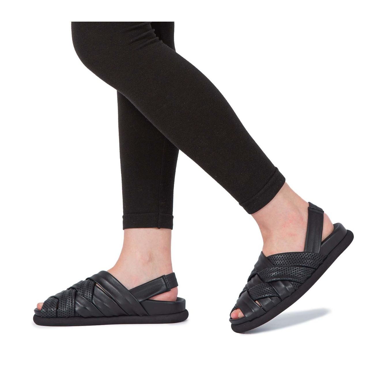 sabot AMELIE in pelle nera  patrizia bonfanti indossati