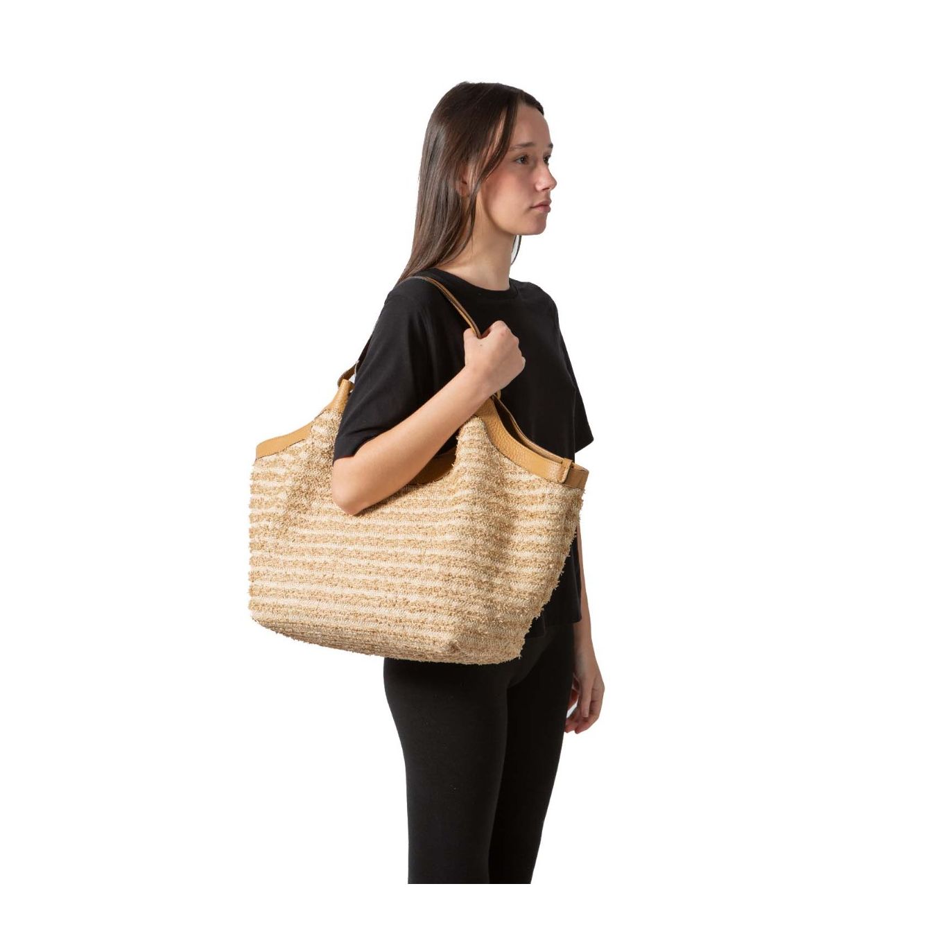 shopper DUA large in paglia nature gianni chiarini indossata