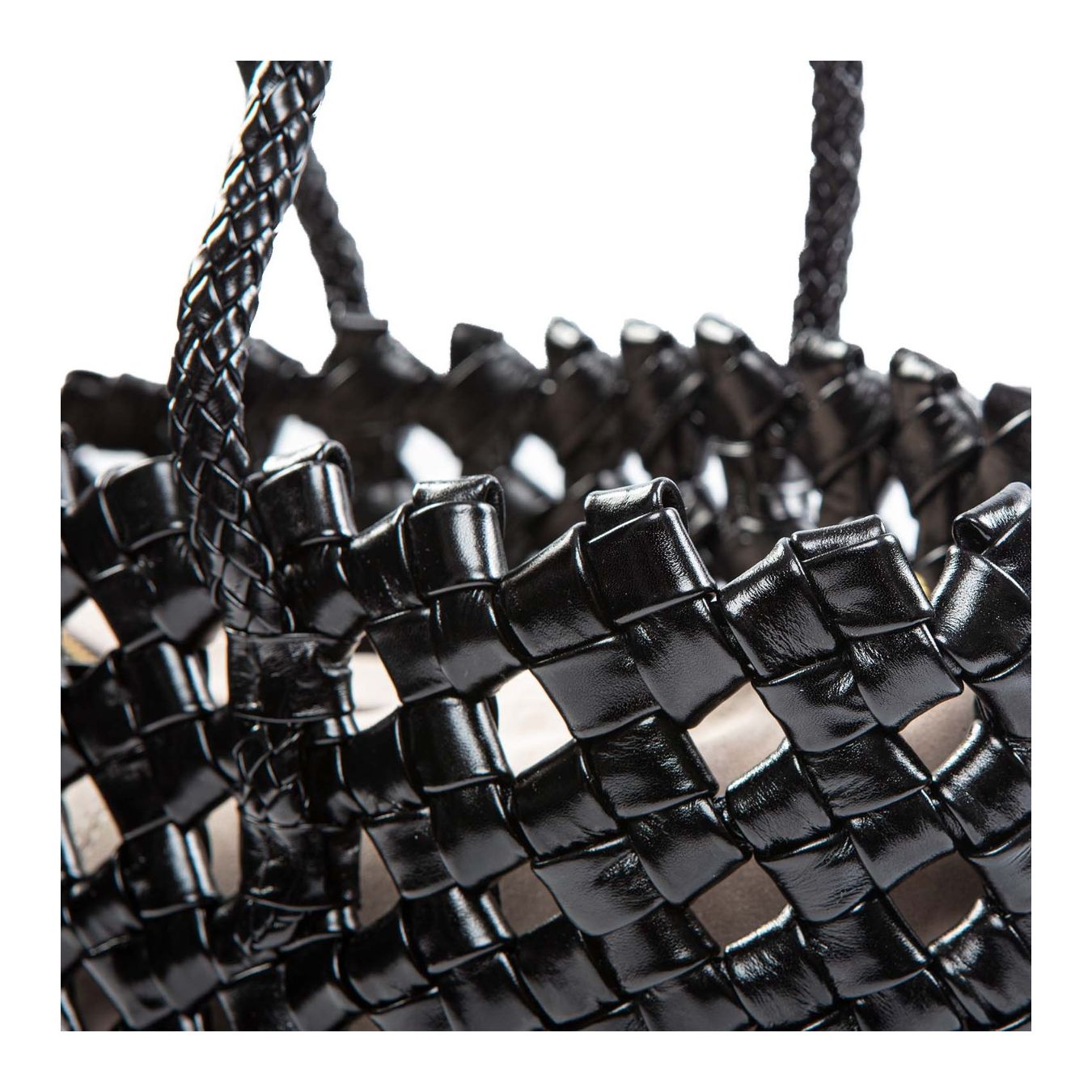 shopper intreccio largo in pelle nera DETTAGLIO PELLE